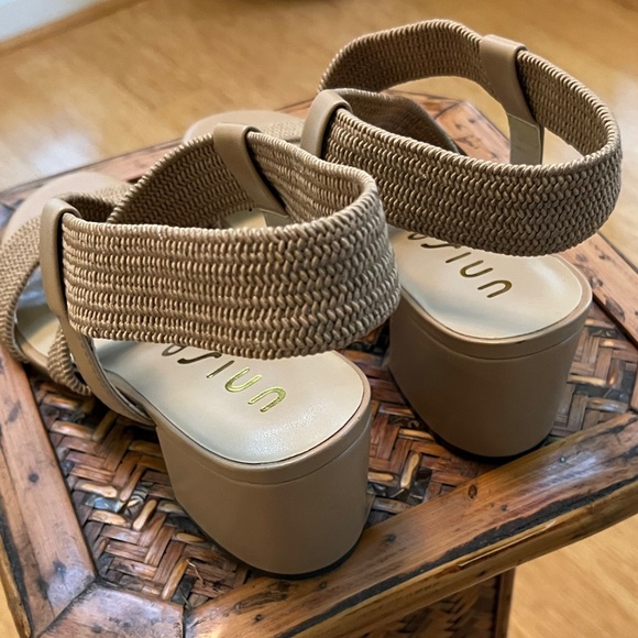 Unisa Women Stretch Strap Slipon. Block Heel Sandal Size 8.5 - Picture 3 of 12